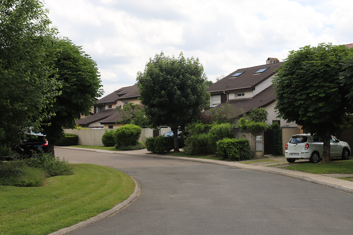 Fig. 12 : maisons dites « Z-lines » © Élodie Bitsindou